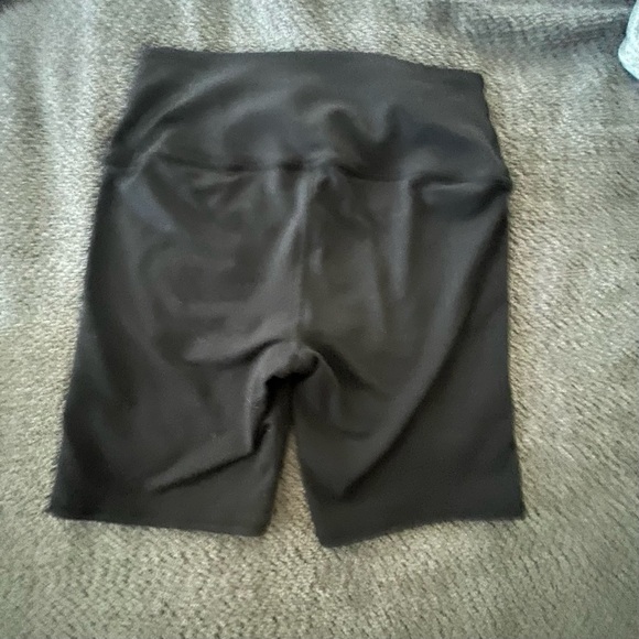 Alo black yoga, shorts, women size small - Picture 2 of 3